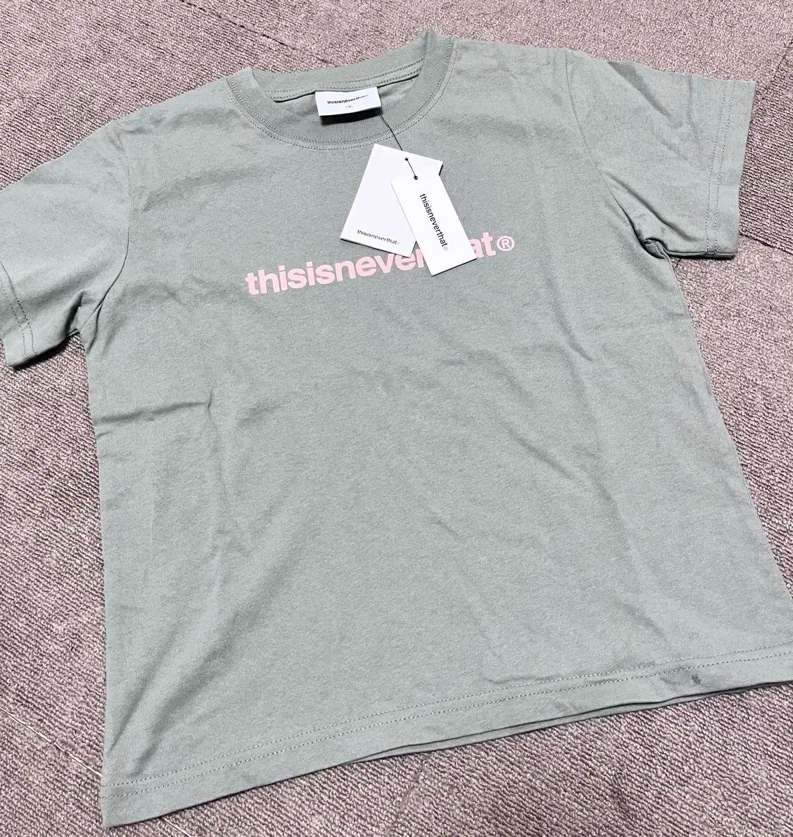 thisisneverthat Tシャツ クロップド 新品 thisisneverthat(ディスイズネバーザット) ロゴ ウーマンズ