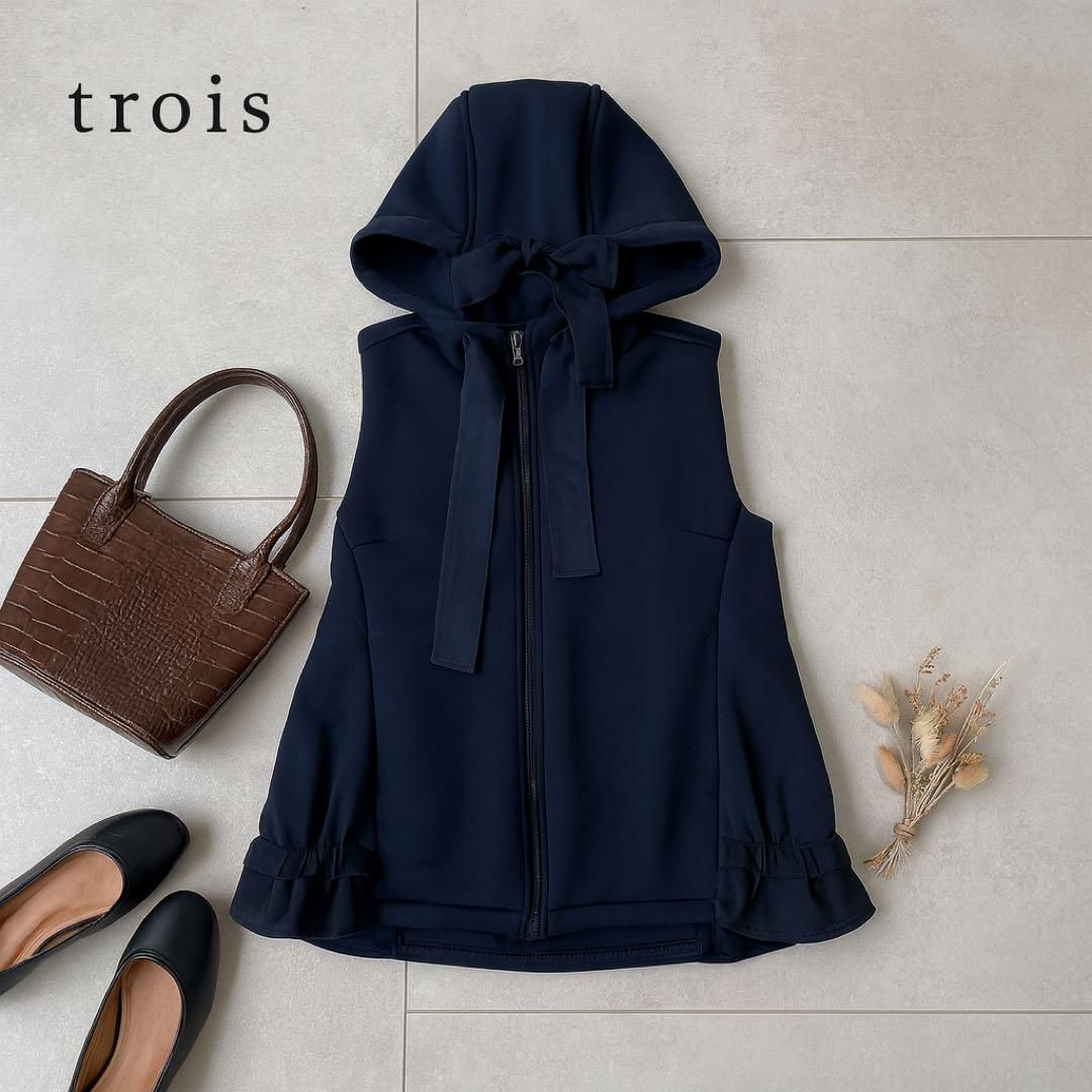 FENDI ストラップ付型押しロゴ ネームカードホルダー オレンジレザー