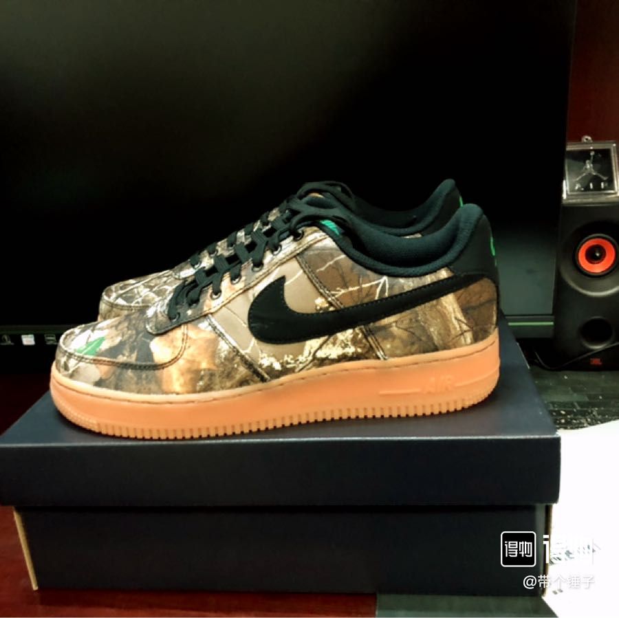 NIKE ナイキ AIR FORCE 1 07 LV8 3 