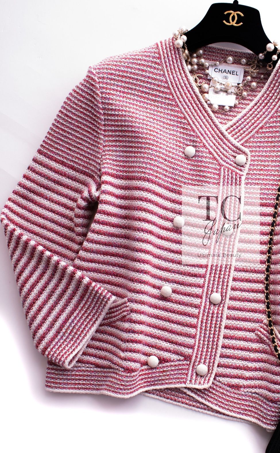 売れ筋商品|||シャネル カーディガン CHANEL 43万 レッド ストライプ 春夏 サマー 柔らか！さらりニット カールラガーフェルド 美人見え 超美品 36 38 CHANEL - シャネル カーディガン CHANEL レッド ストライプ 春夏