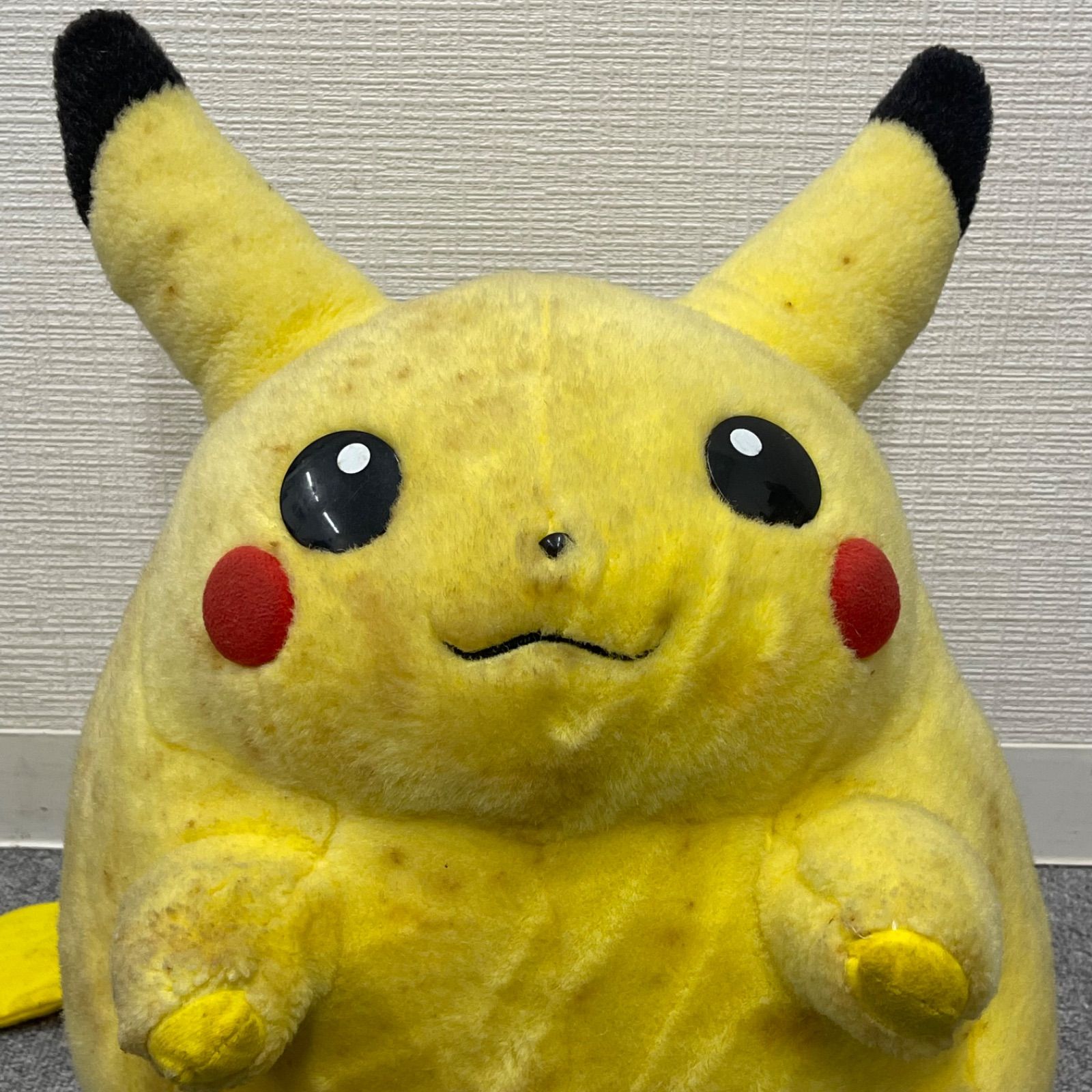 ポケットモンスター ピカチュウ TOMY 等身大ぬいぐるみ 初期 TOMY 初期 等身大 ピカチュウ ぬいぐるみ - メルカリ