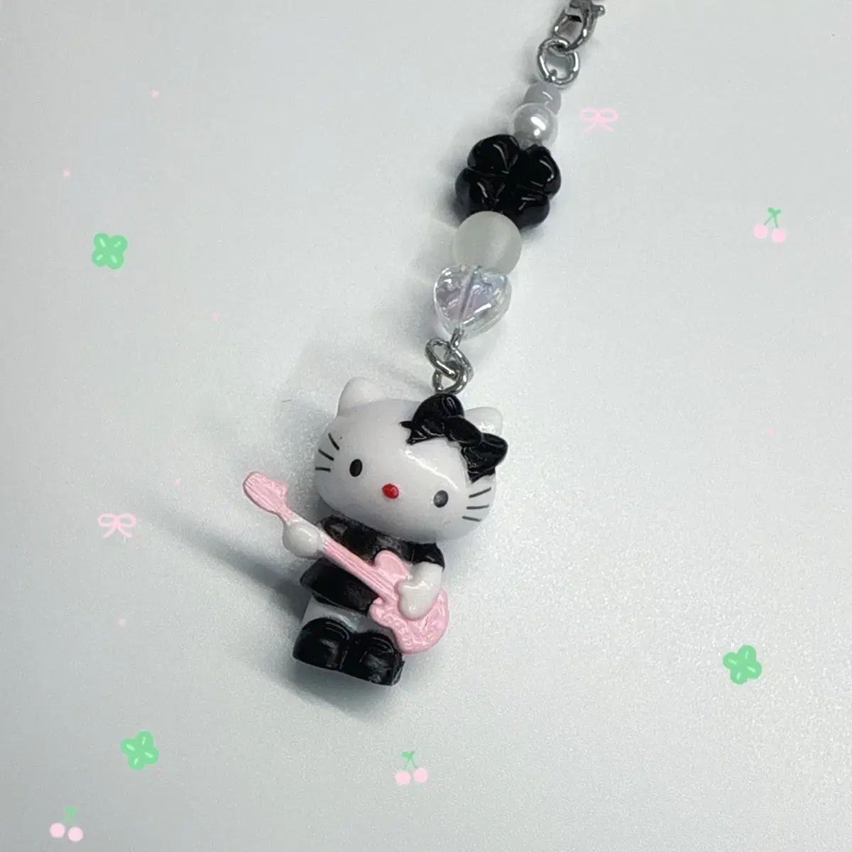 ハローキティ♡ スパンコール& ビーズ　キーホルダー　ストラップ 000000102391-01-s.jpg?t=