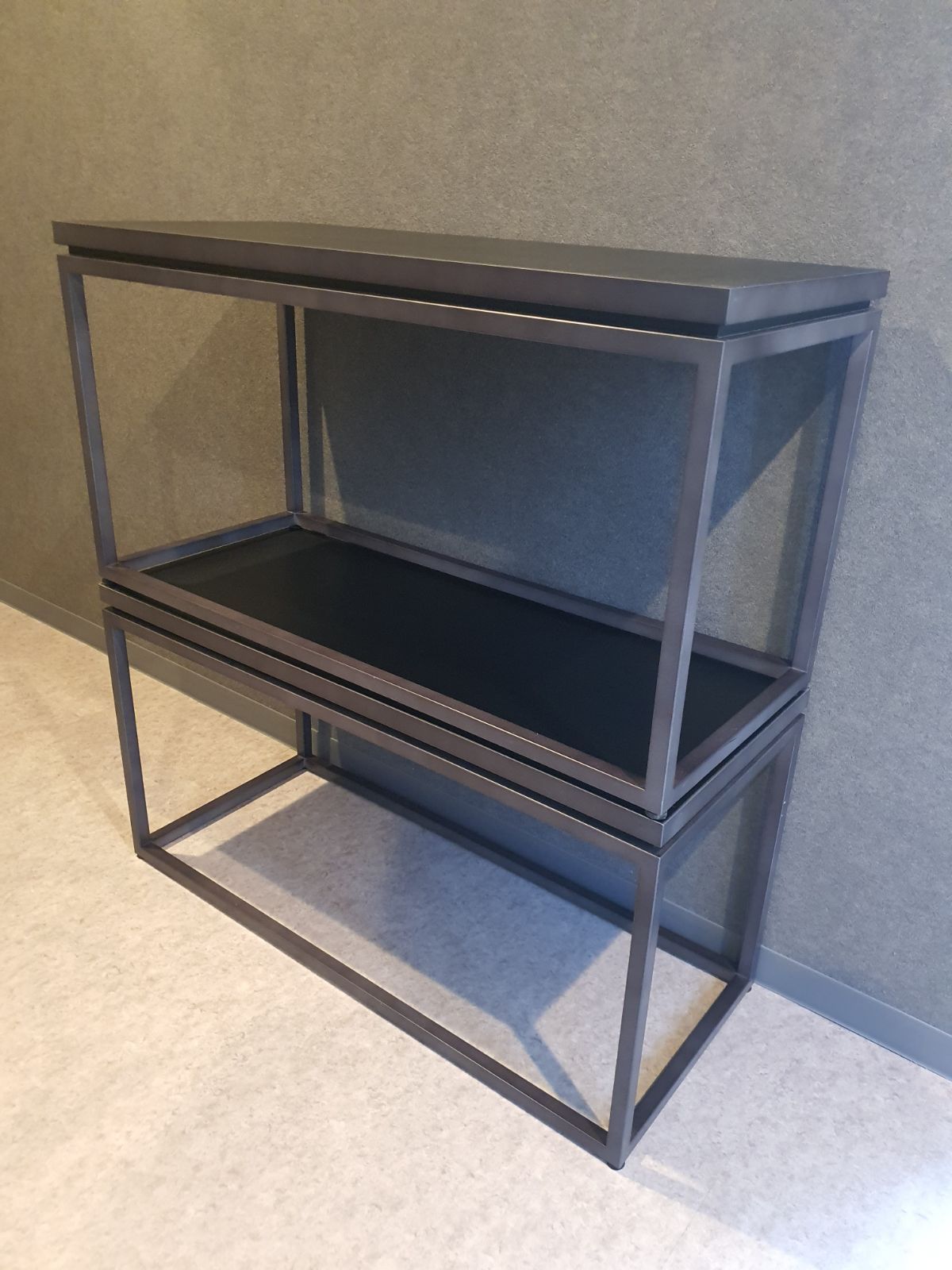 スチール製オリジナルサイドテーブル