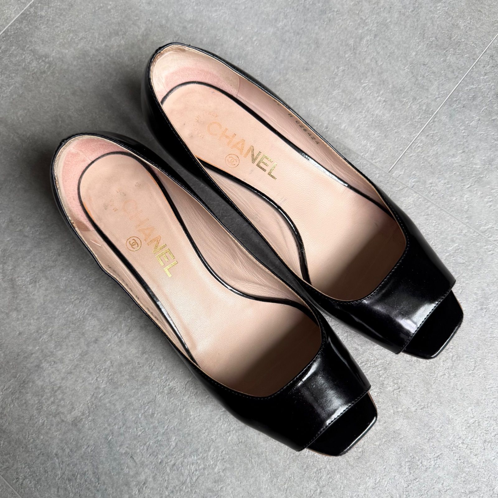 CHANEL シャネル ココマーク バイカラー レザーパンプス ブルー 24.5 CHANEL シャネル ココマーク パテントレザー バイカラー