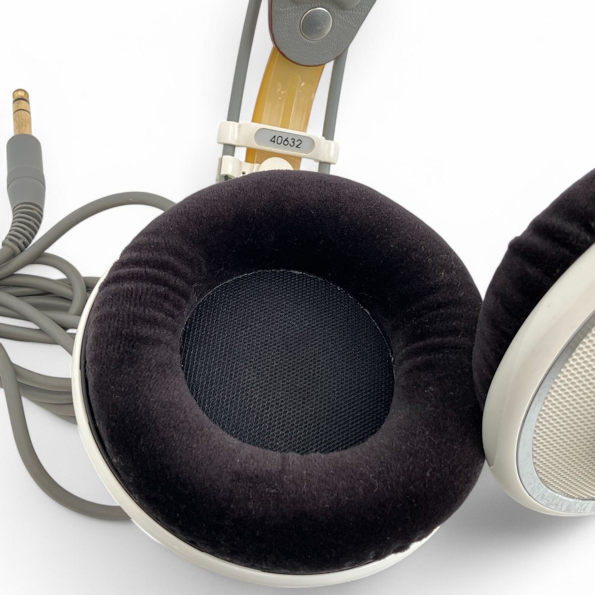 AKG K701 開放型　有線ヘッドホン　プラグ付き Amazon | 3年保証モデル 【AKGプロ公式ストア】 AKG