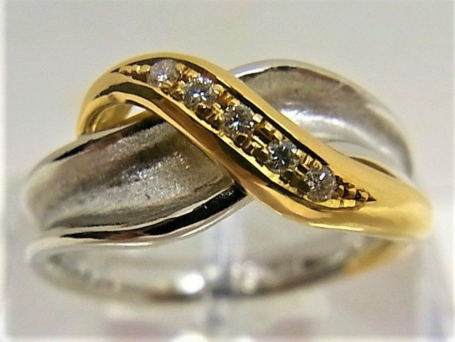 Pt900 750プラチナ18金コンビリング ダイヤ0.05ct 波柄モチーフ Pt900 750プラチナ18金コンビリング ダイヤ0.05ct 波柄モチーフ Platinum