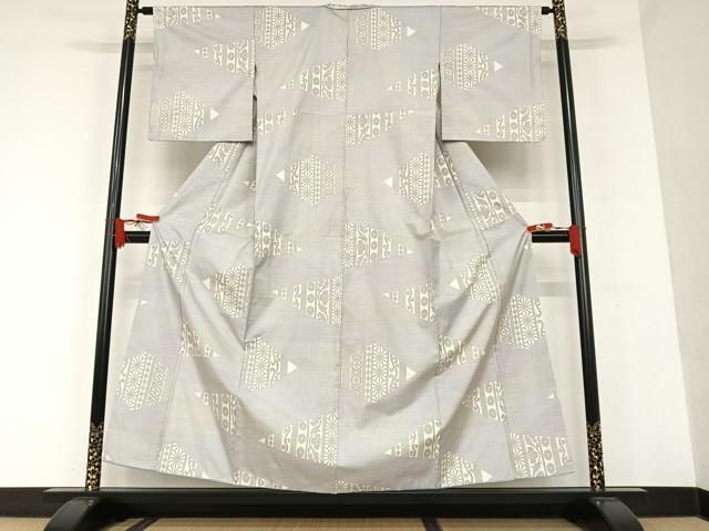 平和屋着物●本場大島紬　白大島　9マルキ　花間道　正絹　逸品　AAAT0561zg 平和屋着物○本場大島紬 白大島 9マルキ 花間道 正絹 逸品 AAAT0561zg