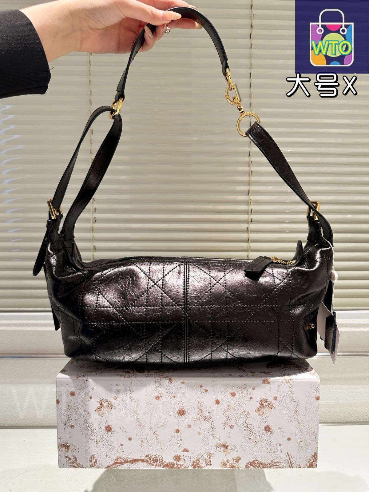 Dior☆バッグ エンボス加工 レザー ショルダー クロスボディ DIOR | クロスボディ & ショルダーバッグ - ウィメンズ