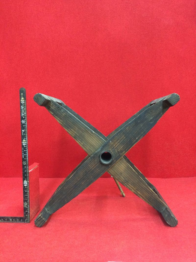 古民具＿珍しい 大型の/一辺：44.5cm 折りたためる 古色の糸巻き