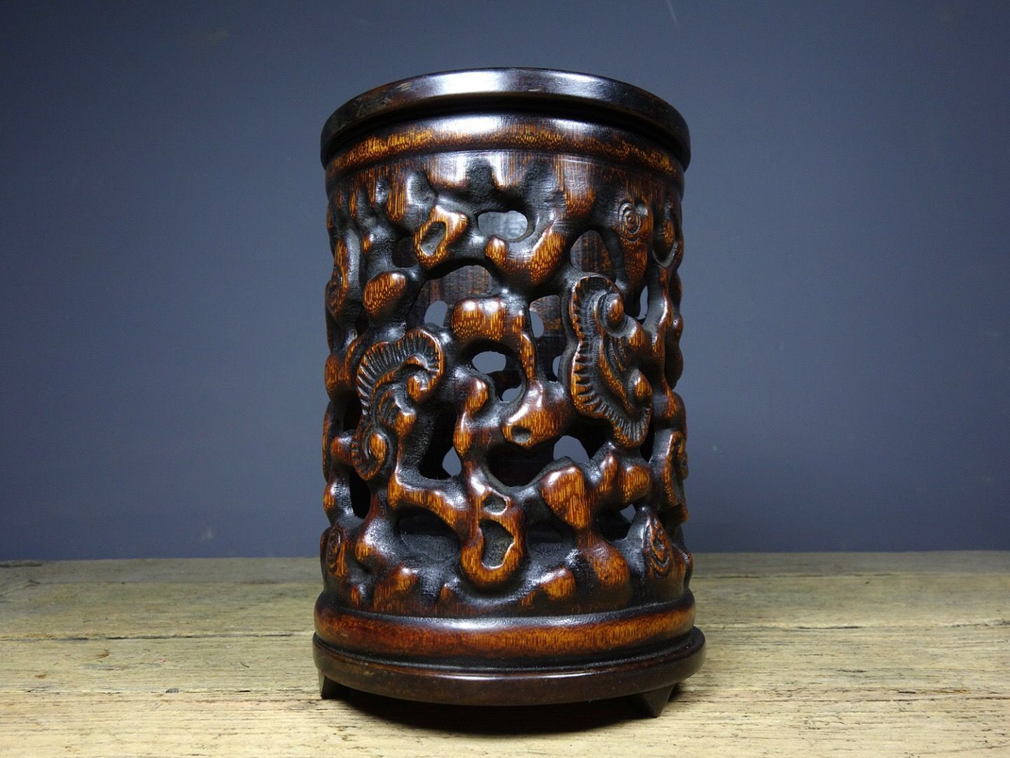 旧家蔵出し 竹材細密彫 吉祥如意紋 筆筒 筆立 文房具 書道品 供養品