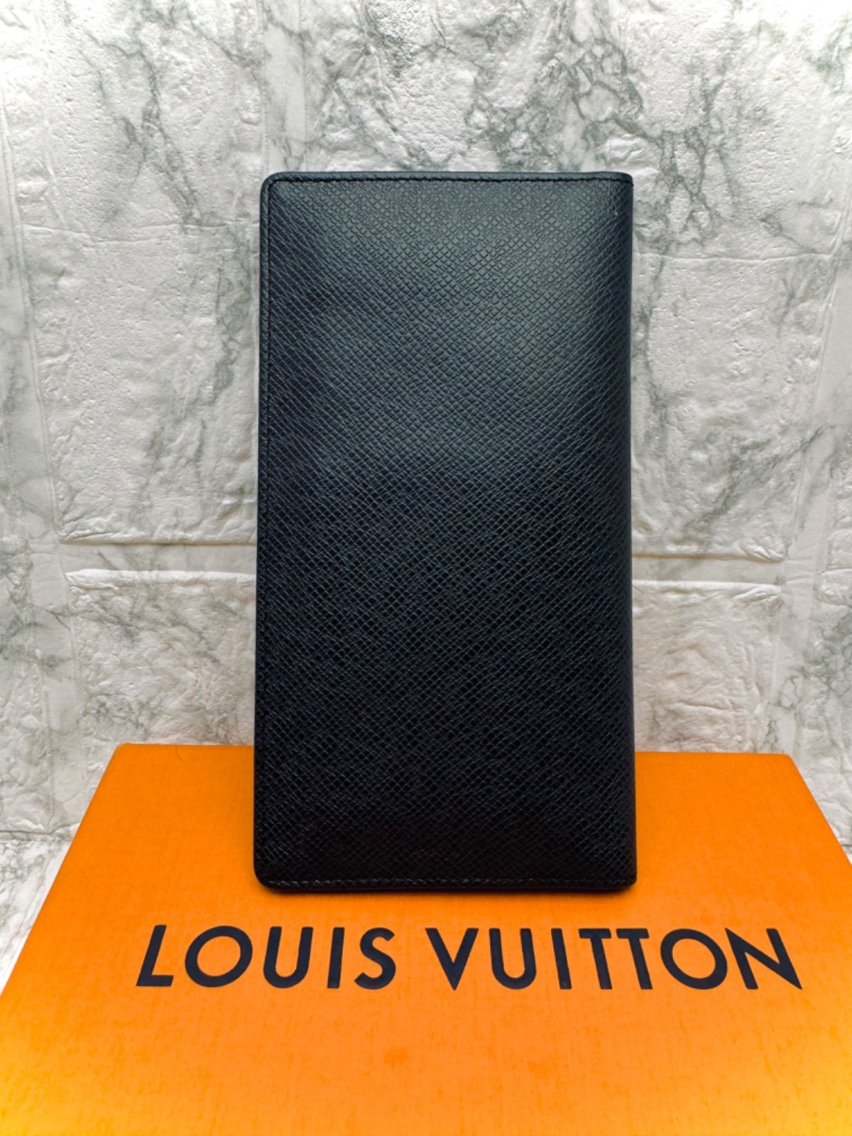 ルイヴィトン タイガ ポルト バルール カルト クレディ ブラック