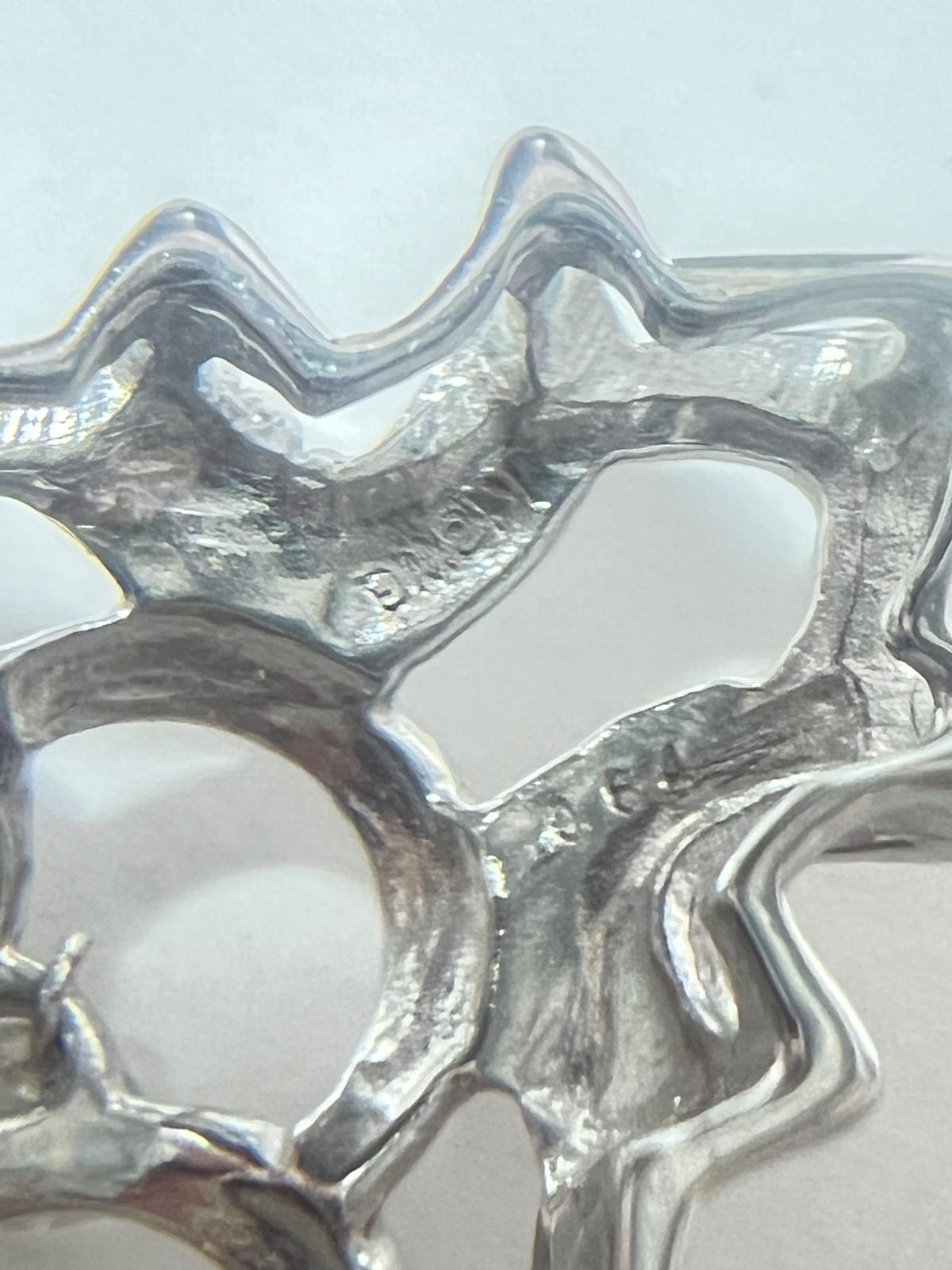 K18WG 梟ブローチ