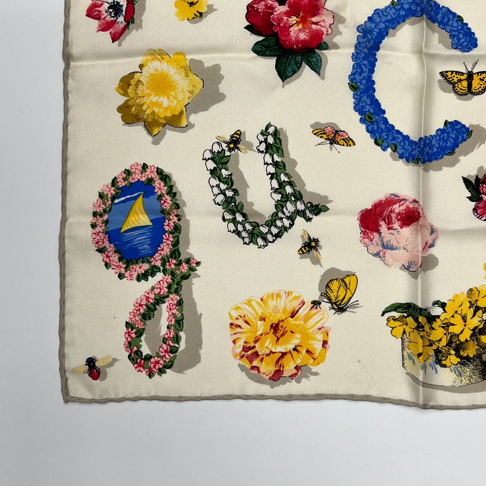 GUCCI グッチ　ヴィンテージ　マルチカラー　スカーフ グッチ ヴィンテージ シルクスカーフ ブルーグラデーション