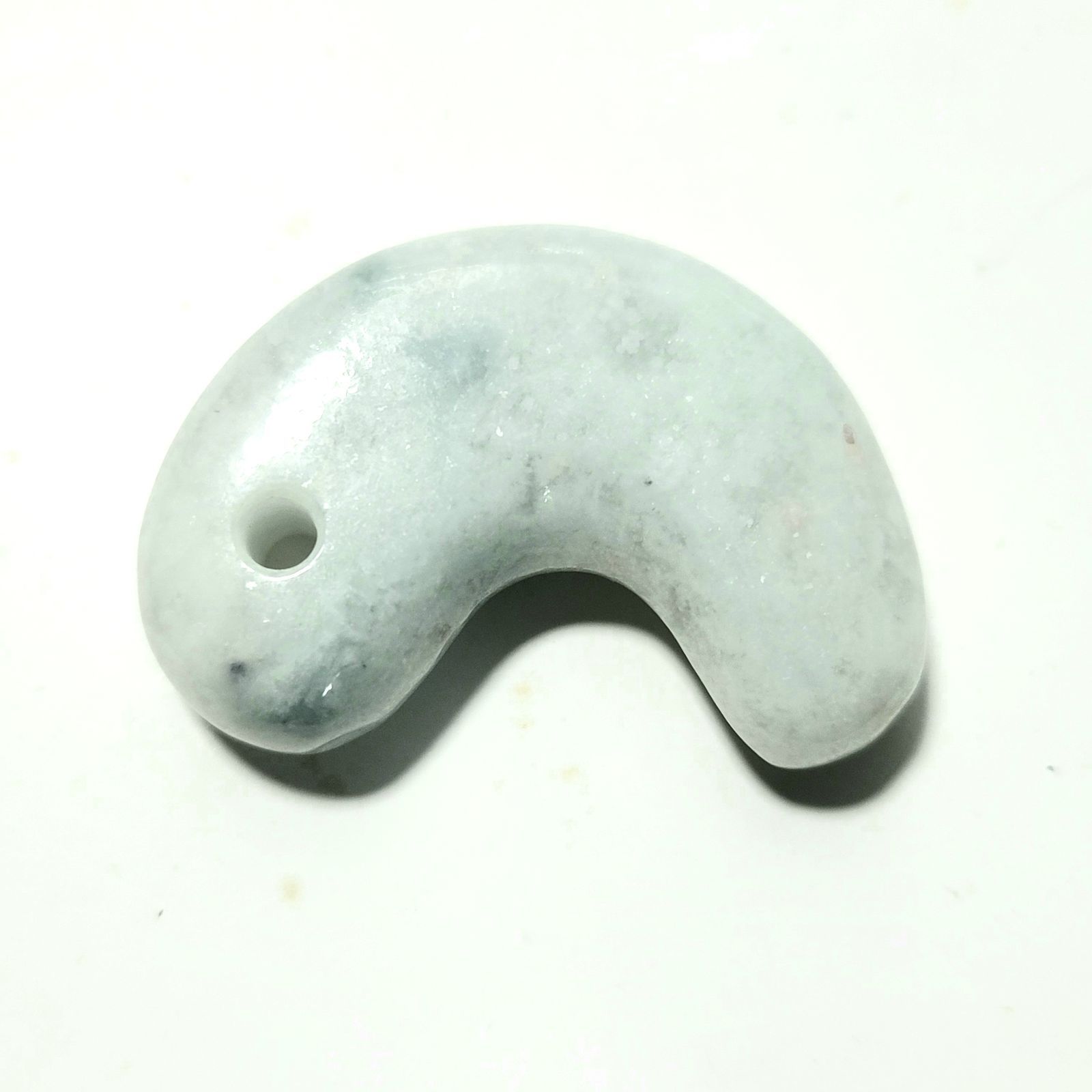 糸魚川翡翠:勾玉　MT0015 糸魚川翡翠:勾玉 ms-MT0015 - メルカリ
