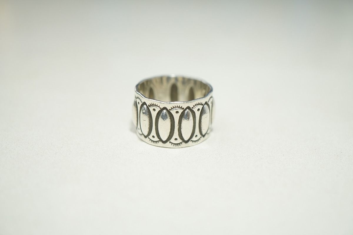 美品 ナバホ Herman Smith ハーマンスミス スタンプワーク シルバー リング 指輪 インディアンジュエリー 本物1005P♪