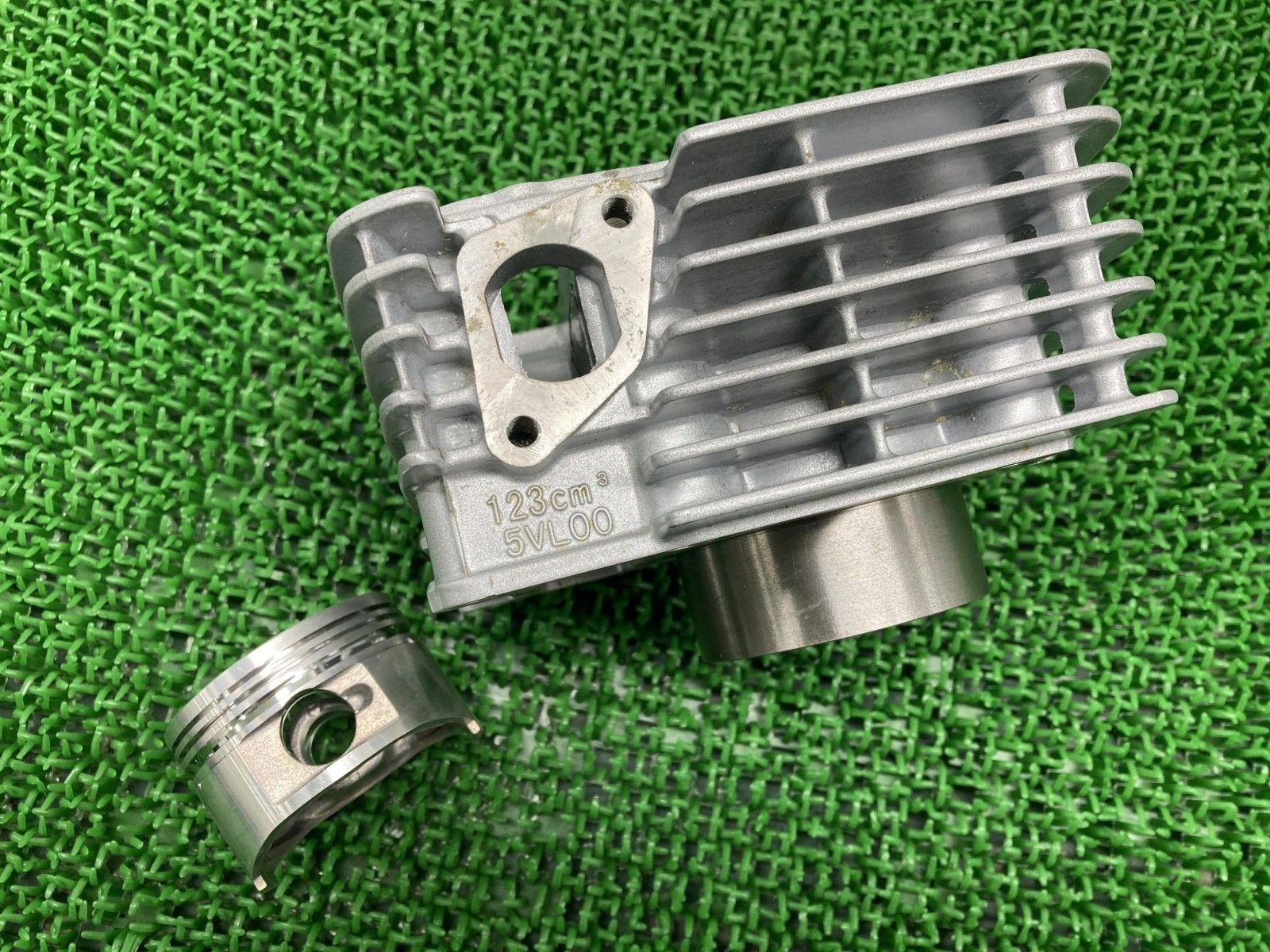 XTZ125 エンジンシリンダー 5VL00 ヤマハ 純正 バイク 部品