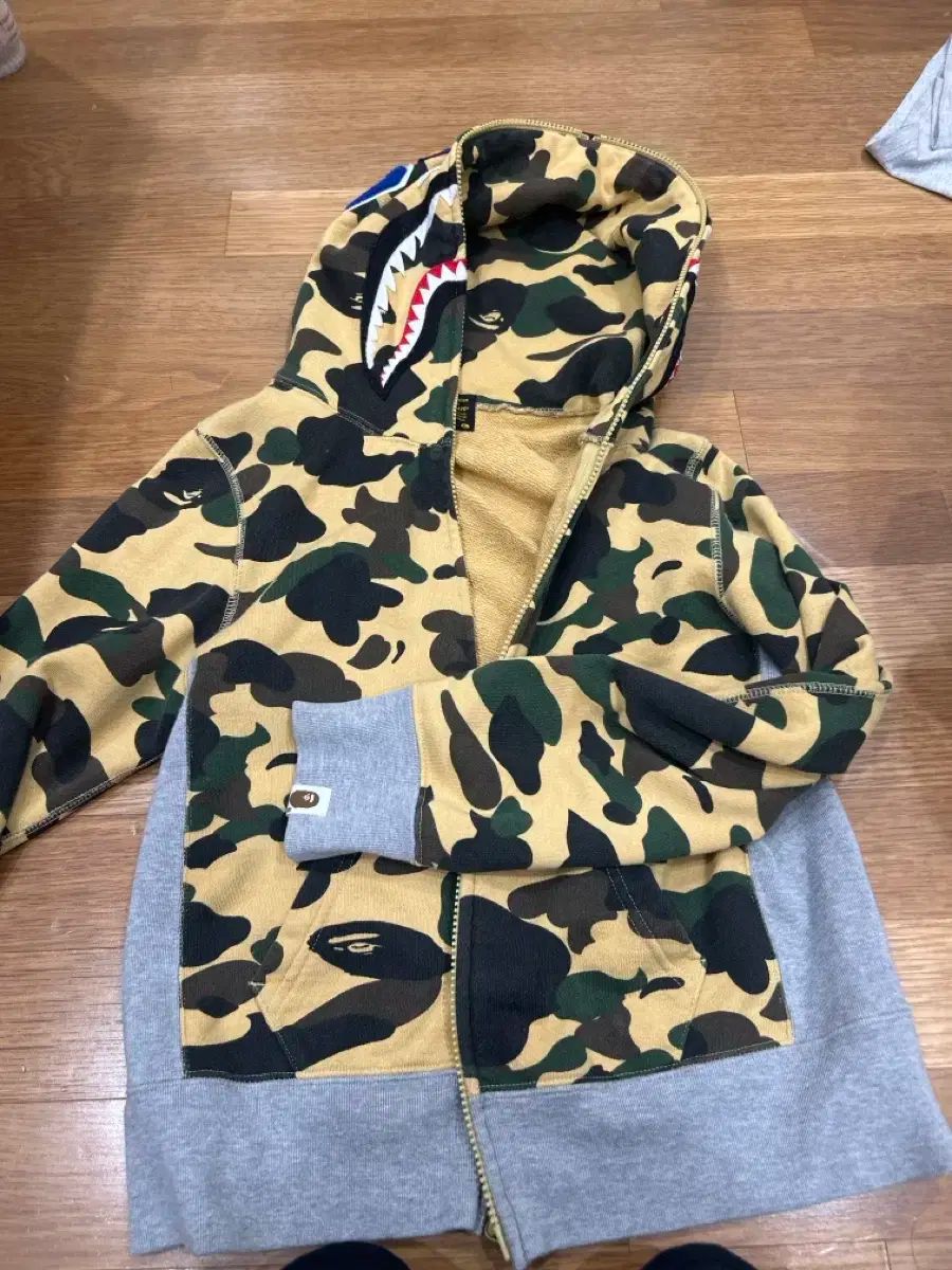 A BATHING APE アベイシングエイプ イエローカモフラ WHO フード ジップアップ XS サイズ
