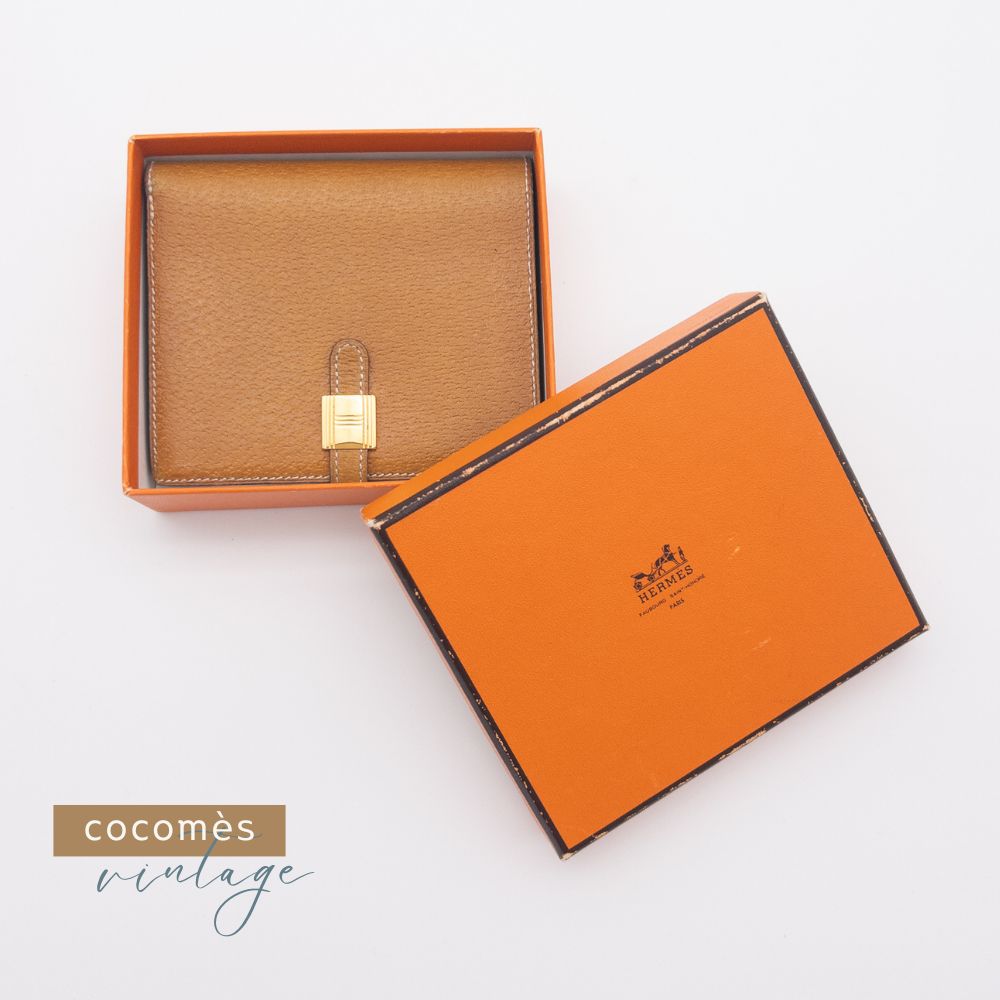 HERMES 】エルメス ソミュール ディアンヌ 二つ折り財布 ブラウン 茶系 ⚪︎Y刻印 レザー 革 ゴールド金具 無地 レディース 付属品 -  メルカリ