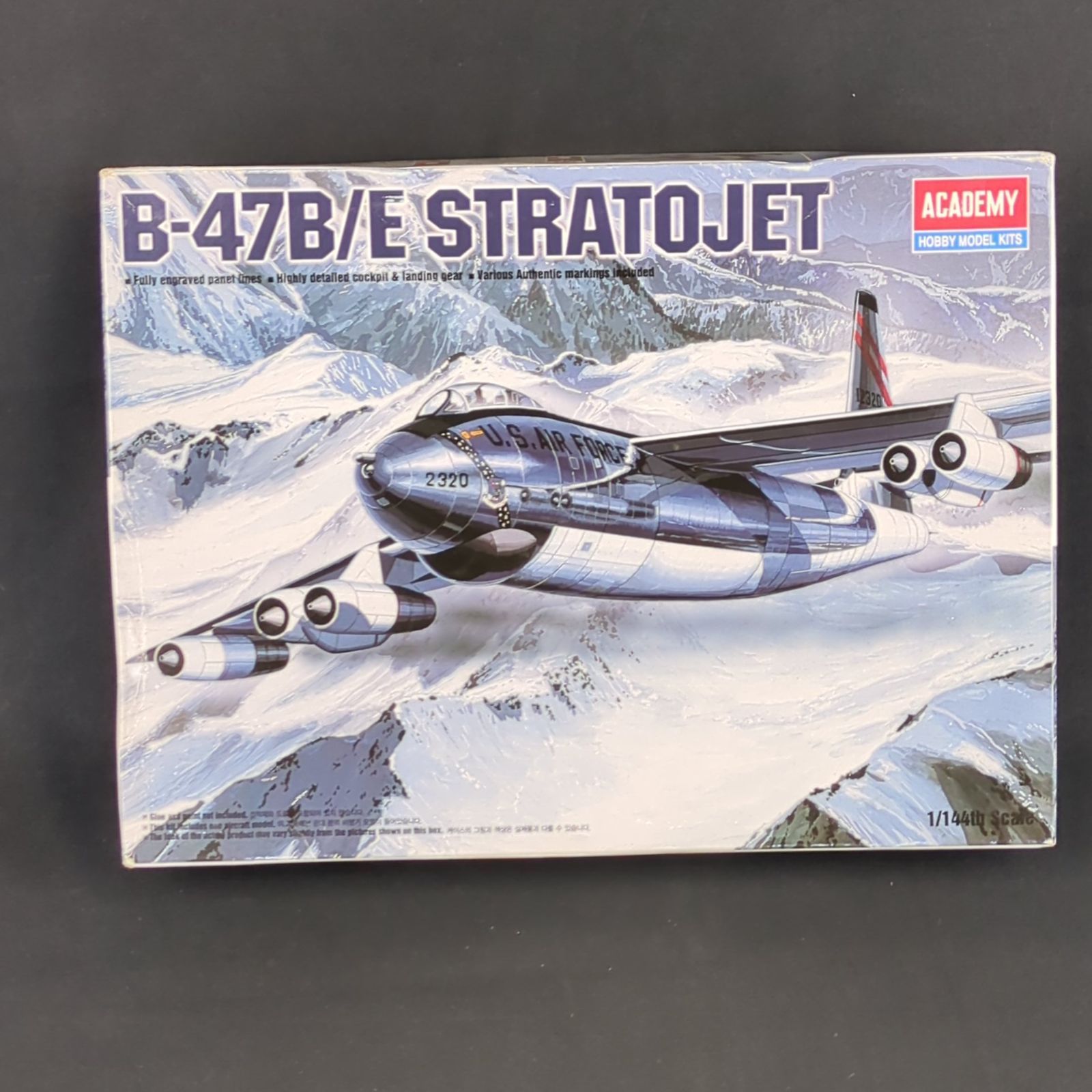 輸入キット ACADEMY 4443 1 144 B-47B E ストラト ジェット