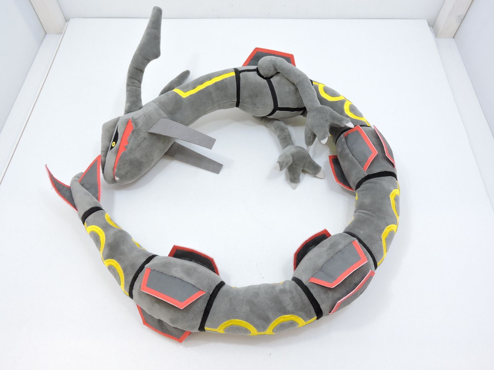 ポケモン一番くじ A賞 黒いレックウザ抱きぬいぐるみ