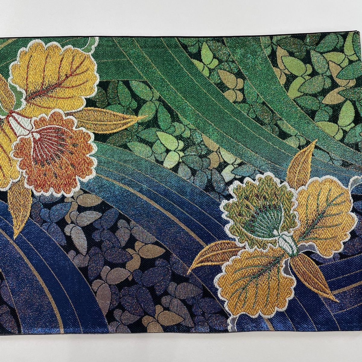 大人気！まとめ一覧 緑 金糸 箔 蝶 草花 秀品 美品 袋帯 六通 メルカリ - 【中古】 正絹 着物・浴衣