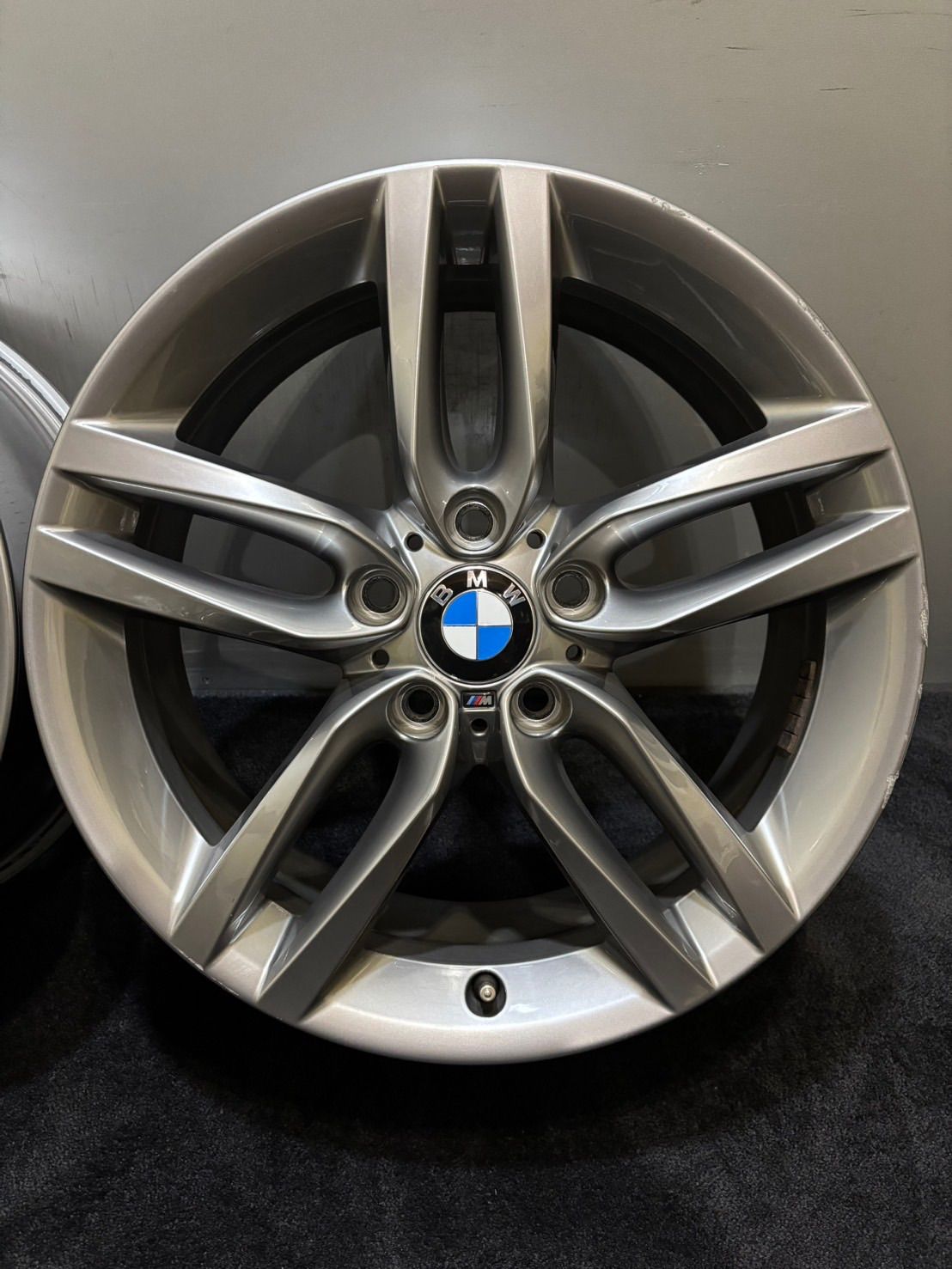 BMW 1シリーズ F20 Fスポーツ 純正 ダブルスポーク スタイリング 18インチ 7.5J 45 120 5H アルミホイール 4本 2シリーズ 1-K216 TRITUETUBI_COM