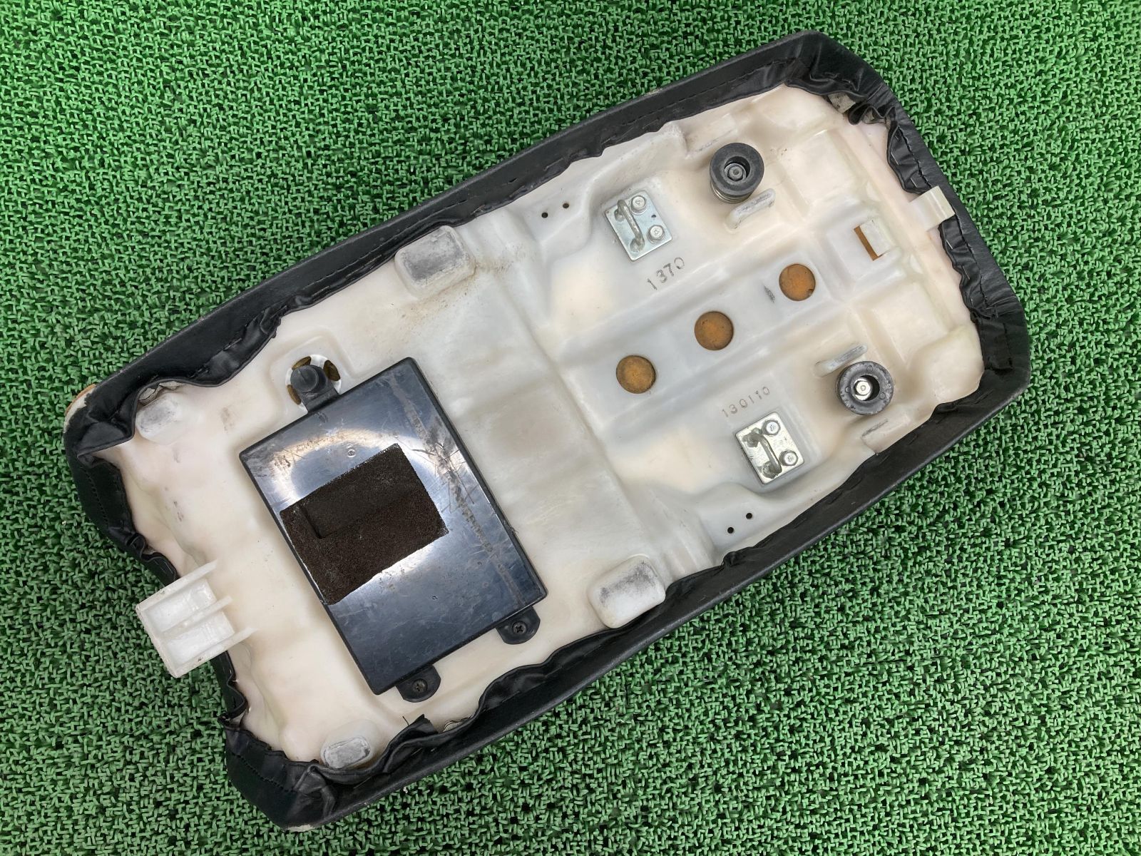 Kawasaki GPZ900R シート 53001-1370 カワサキ 純正 中古 バイク 部品