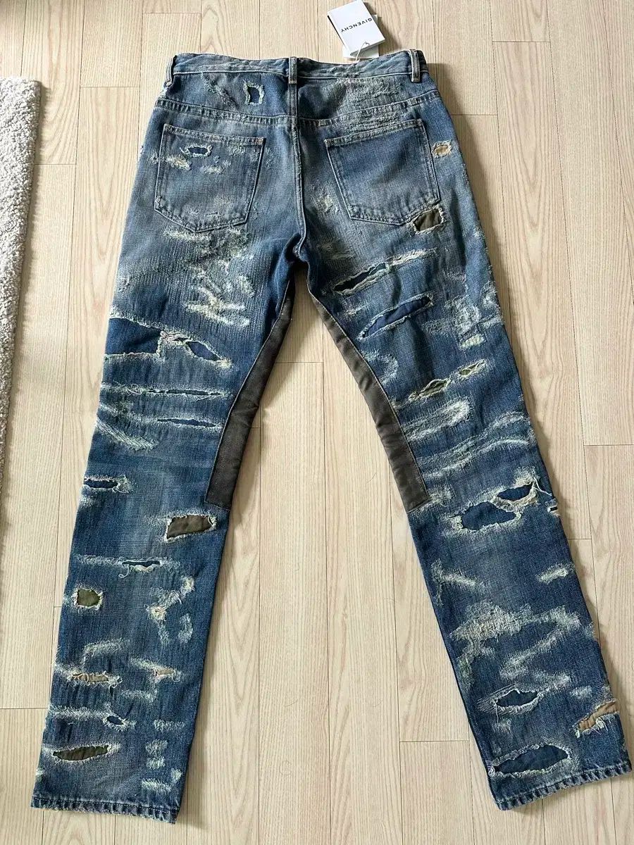 32 Givenchy(ジバンシィ) モールスキン デニム バージョンをリ