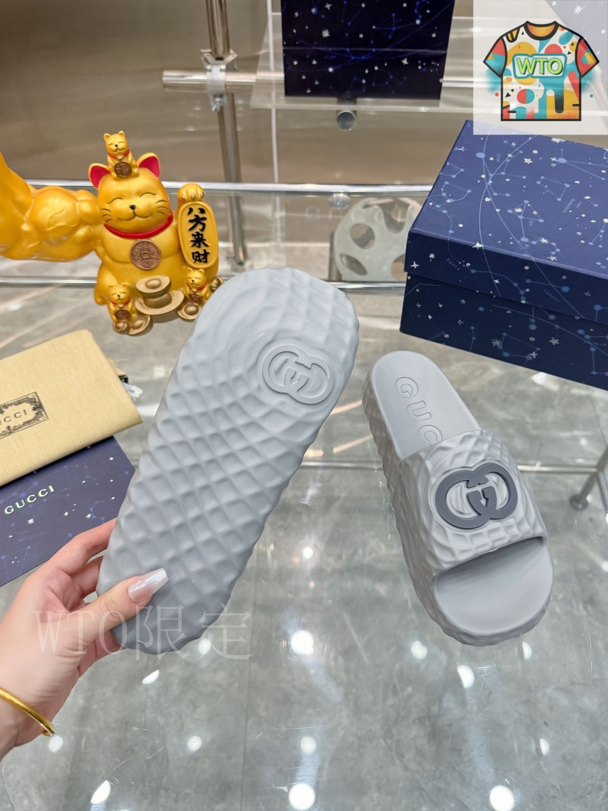 大幅値下げ！早い者勝ち！お渡し前磨きます！GUCCI GGロゴデザインスリッパ Gucci INTERLOCKING G スリッパ01 - メルカリ