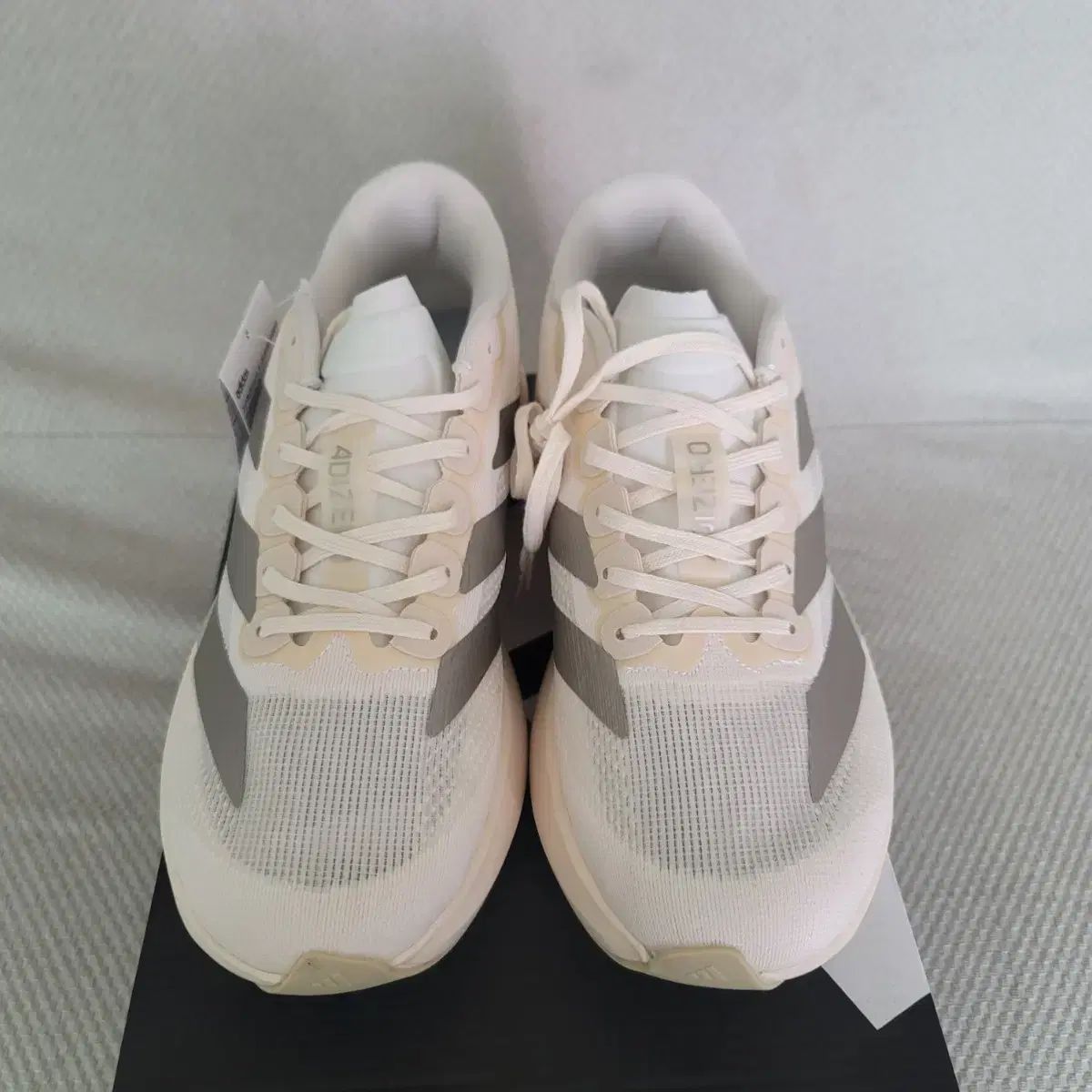スニーカー クリームホワイト