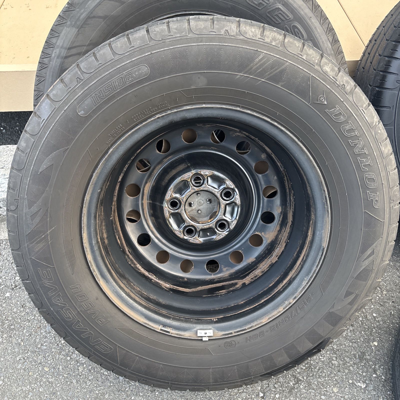 70R15 ホイールキャップ付き