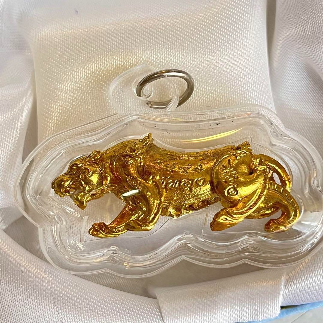 タイのお守りプラクルアン！虎の彫像！呪文入り！金運&勝負運アップ！魔除けにも！ タイのお守りプラクルアン！虎の彫像！呪文入り！金運&勝負運アップ！魔