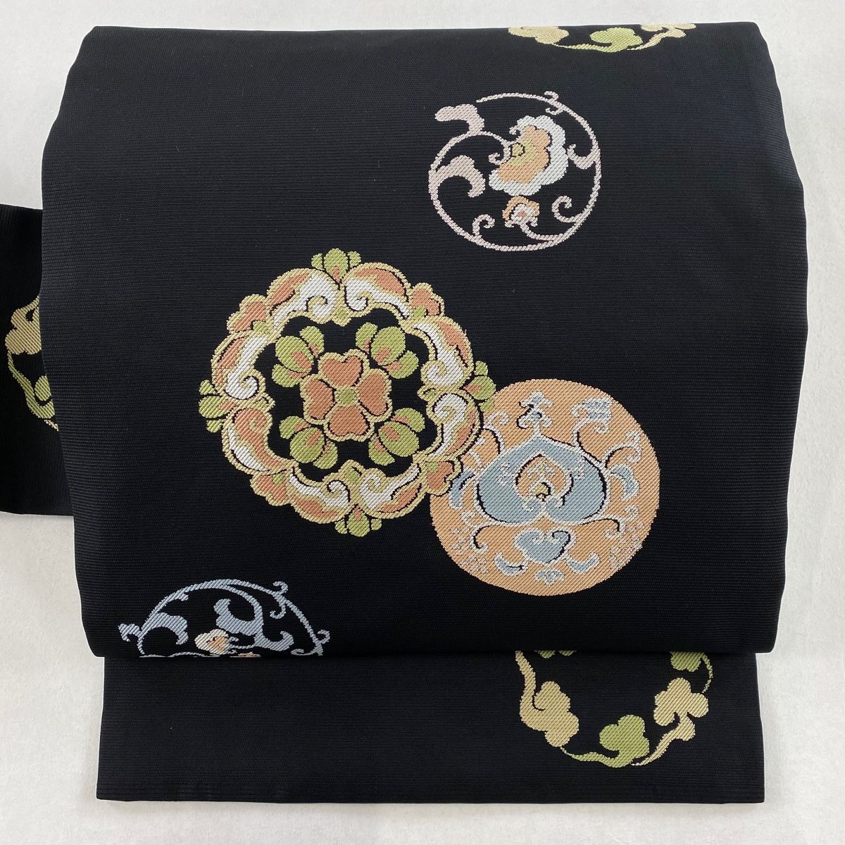 名古屋帯 秀品 川島織物 落款 華文 花唐草 黒 正絹