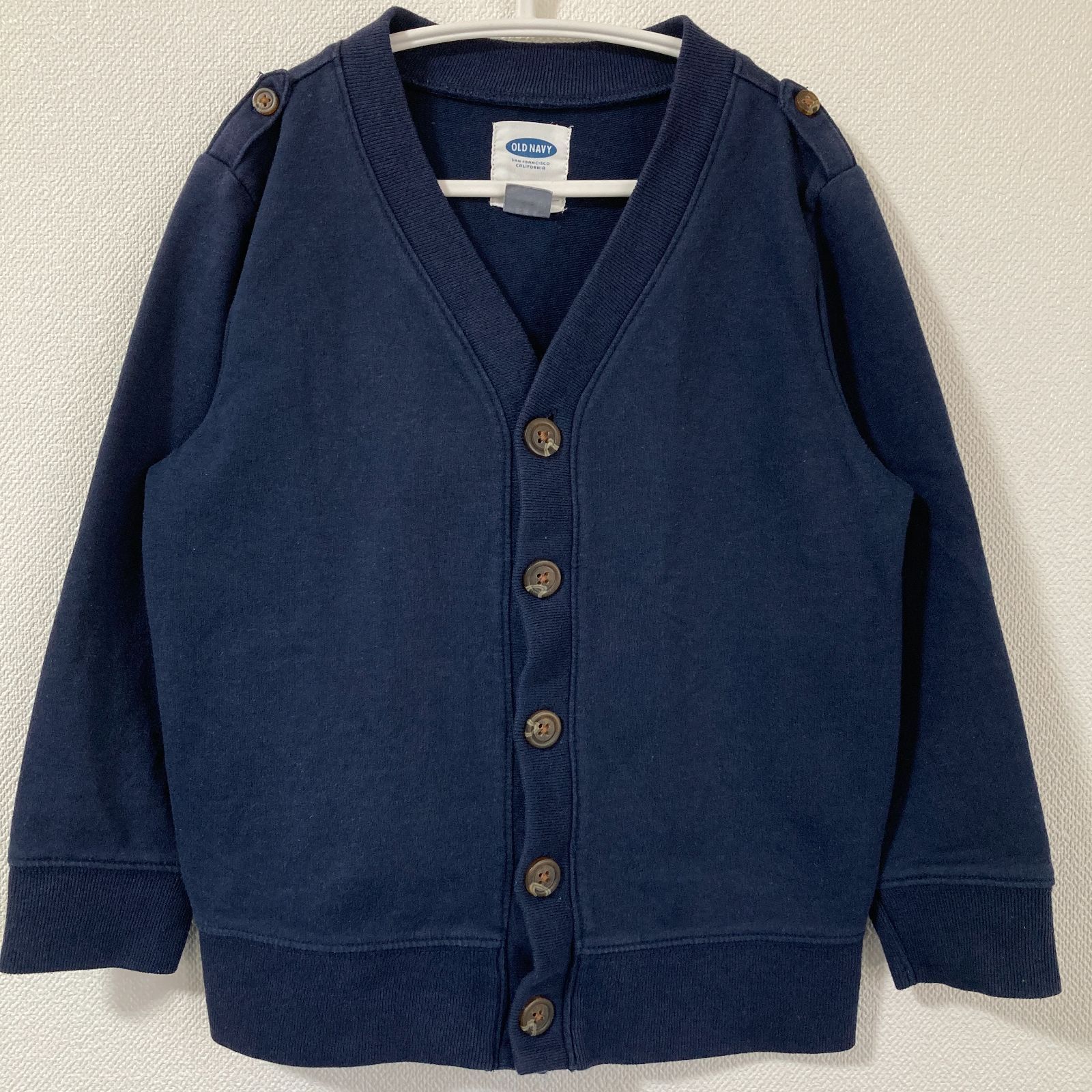 70221 ★ キッズ トップス 【OLD NAVY】 110cm ネイビーカラー 紺色 Vネック カーディガン 薄手 春先  肩ボタン USED 古着