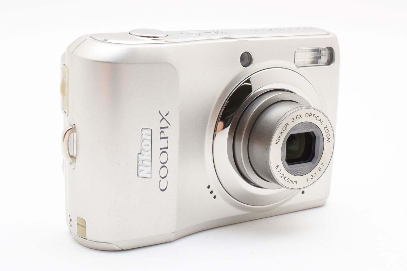 コンパクトデジタルカメラ