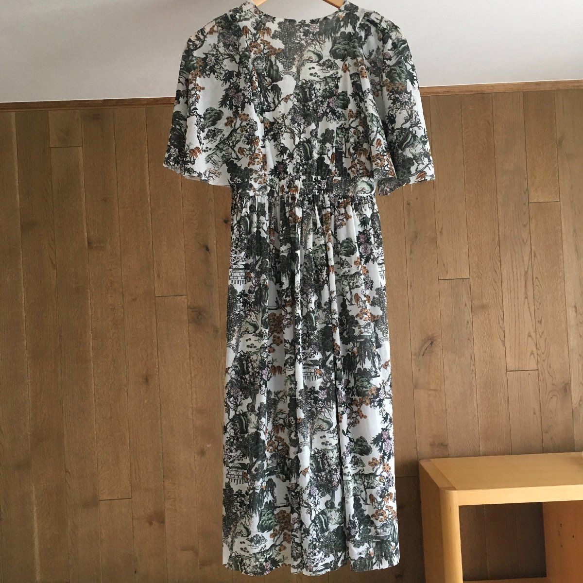 【23AW 極美品】ヴィヴィアンタム パワーネット 甲骨文字柄 フレアワンピース 23AW 極美品】ヴィヴィアンタム パワーネット 甲骨文字柄 フレア