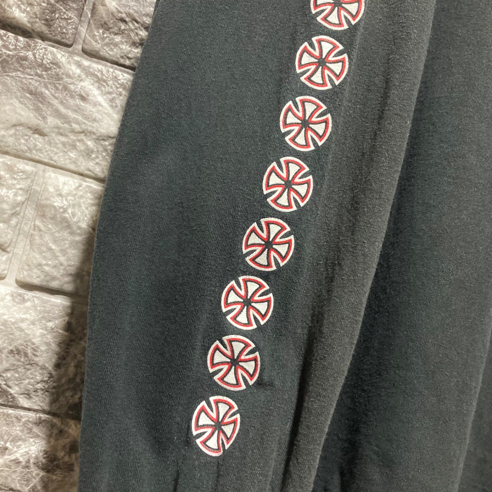 INDEPENDENT ロンT インディペンデント 袖ロゴ アイアンクロス