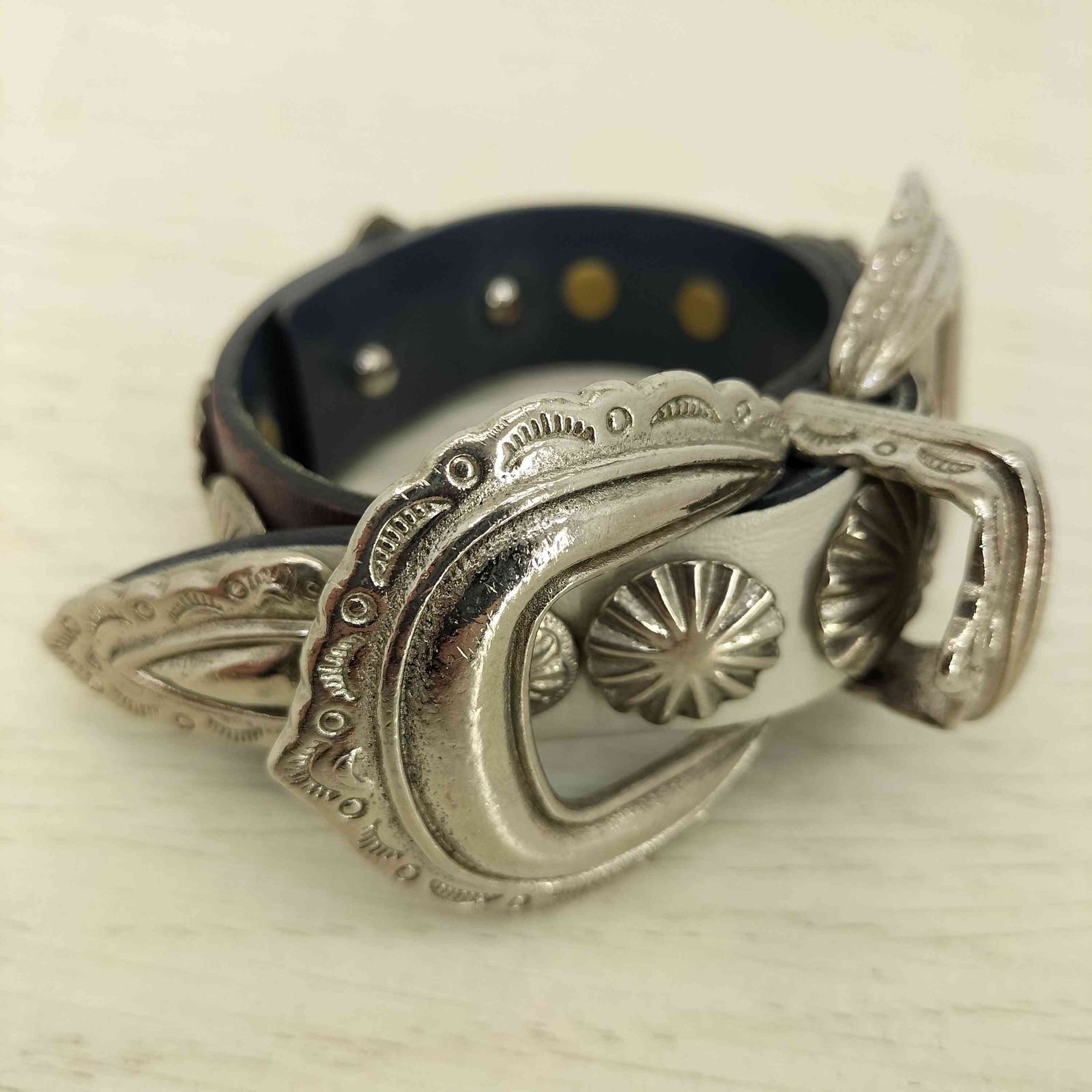 トーガプルラ TOGA PULLA メタルバングル レザー レディース 表記無