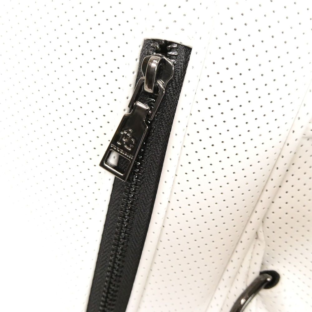 1PIU1UGUALE3 ウノピュウノウグァーレトレ