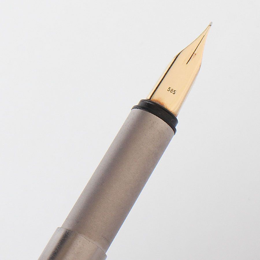 モンブラン　ノブレス　万年筆　美品 美品 送料込みモンブラン 万年筆 ノブレス オブリージュ ゴールド