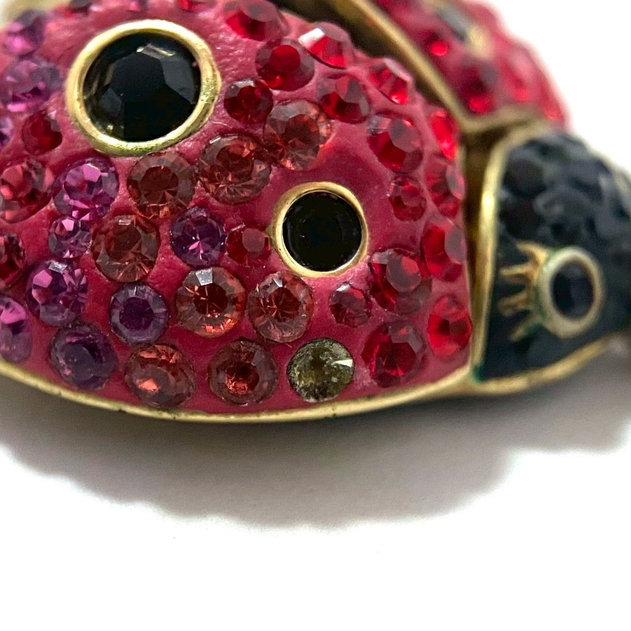 SWAROVSKI】てんとう虫 ピアス ラインストーン クリスタル SWAROVSKI】てんとう虫 ピアス ラインストーン クリスタル
