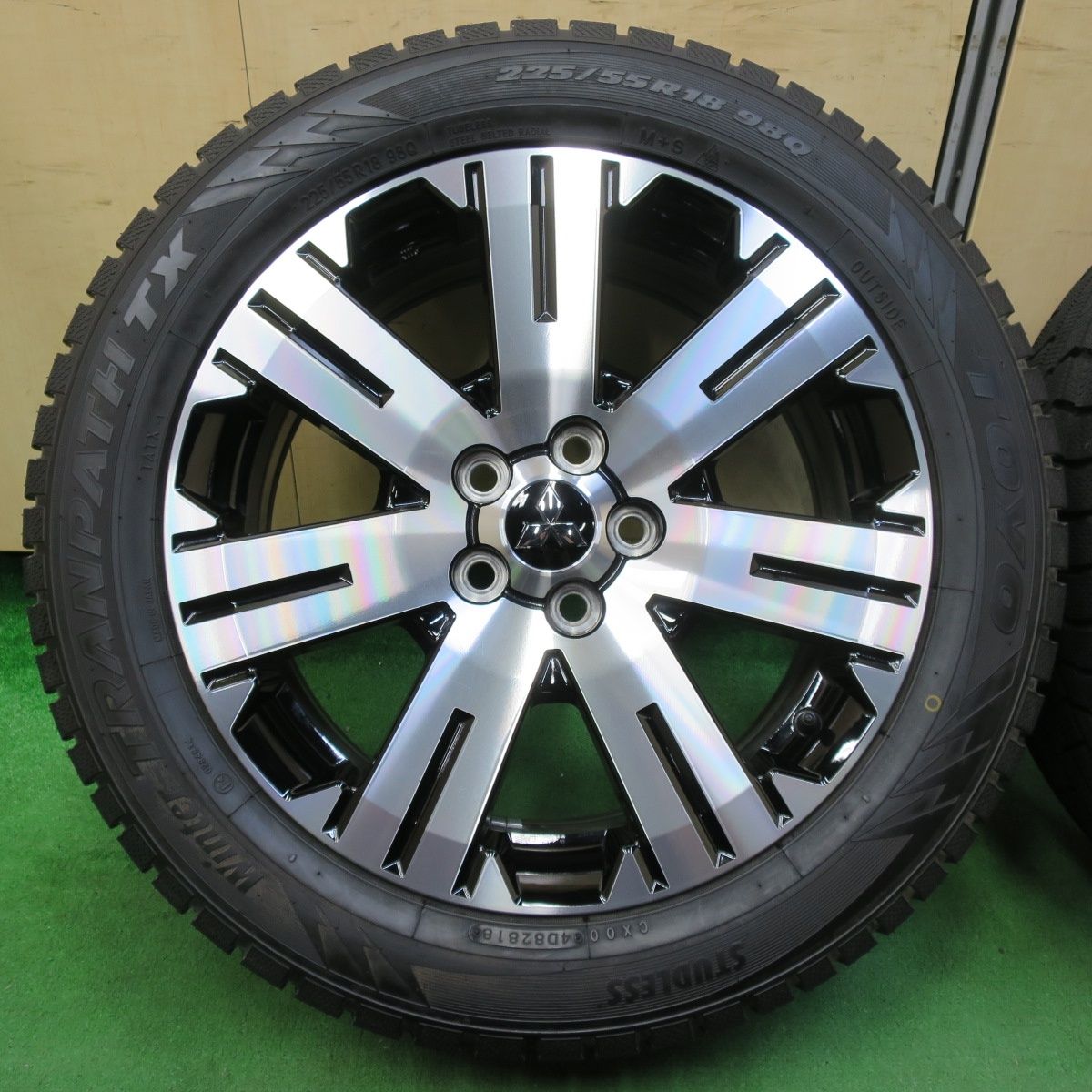 送料無料* タイヤほぼ未使用！キレイ☆三菱 デリカ D:5 純正 225/55R18 