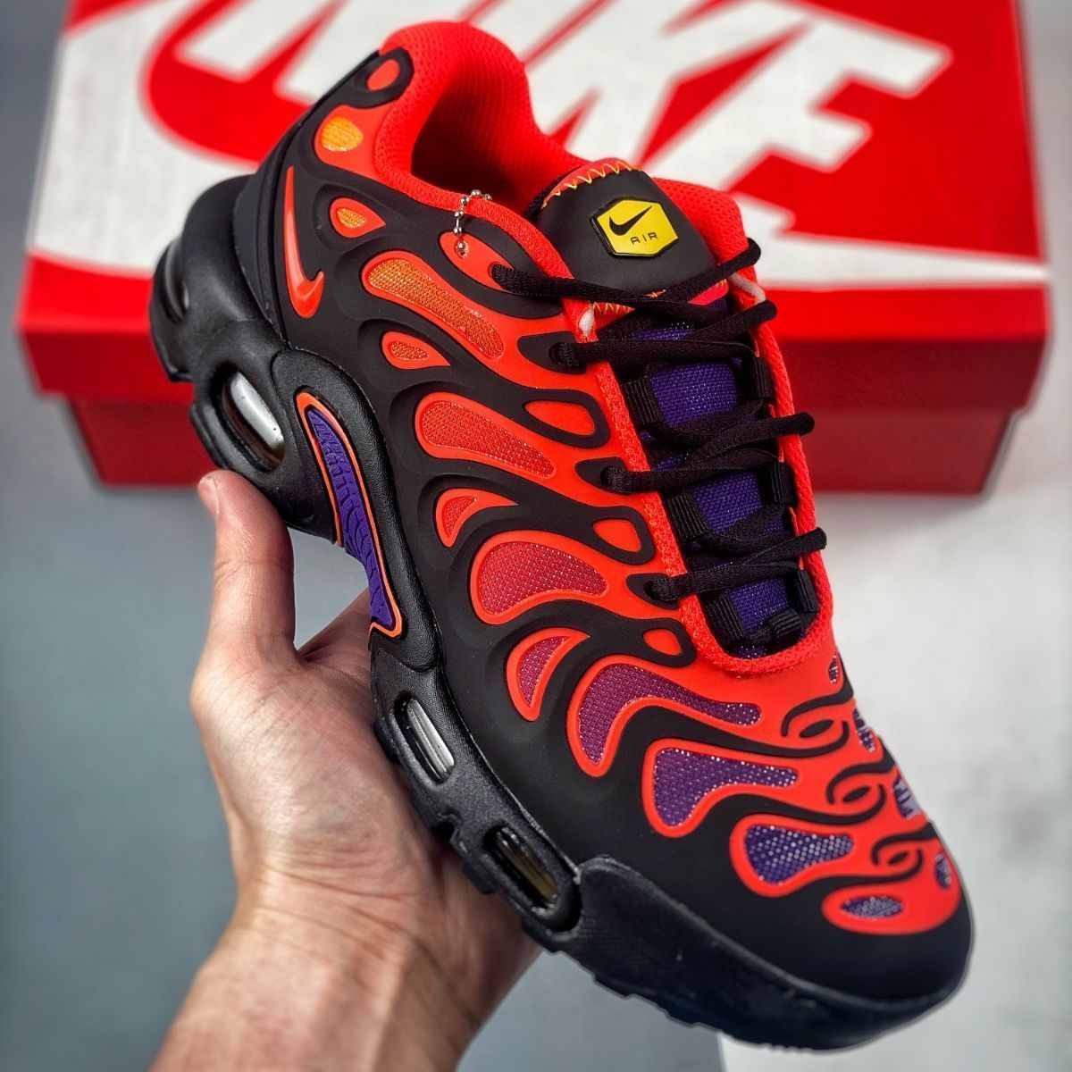 限定値下げ Nike Air Max Plus Drift ナイキ スニーカー カジュアルシューズ ブラック・レッド 男女兼用 未使用