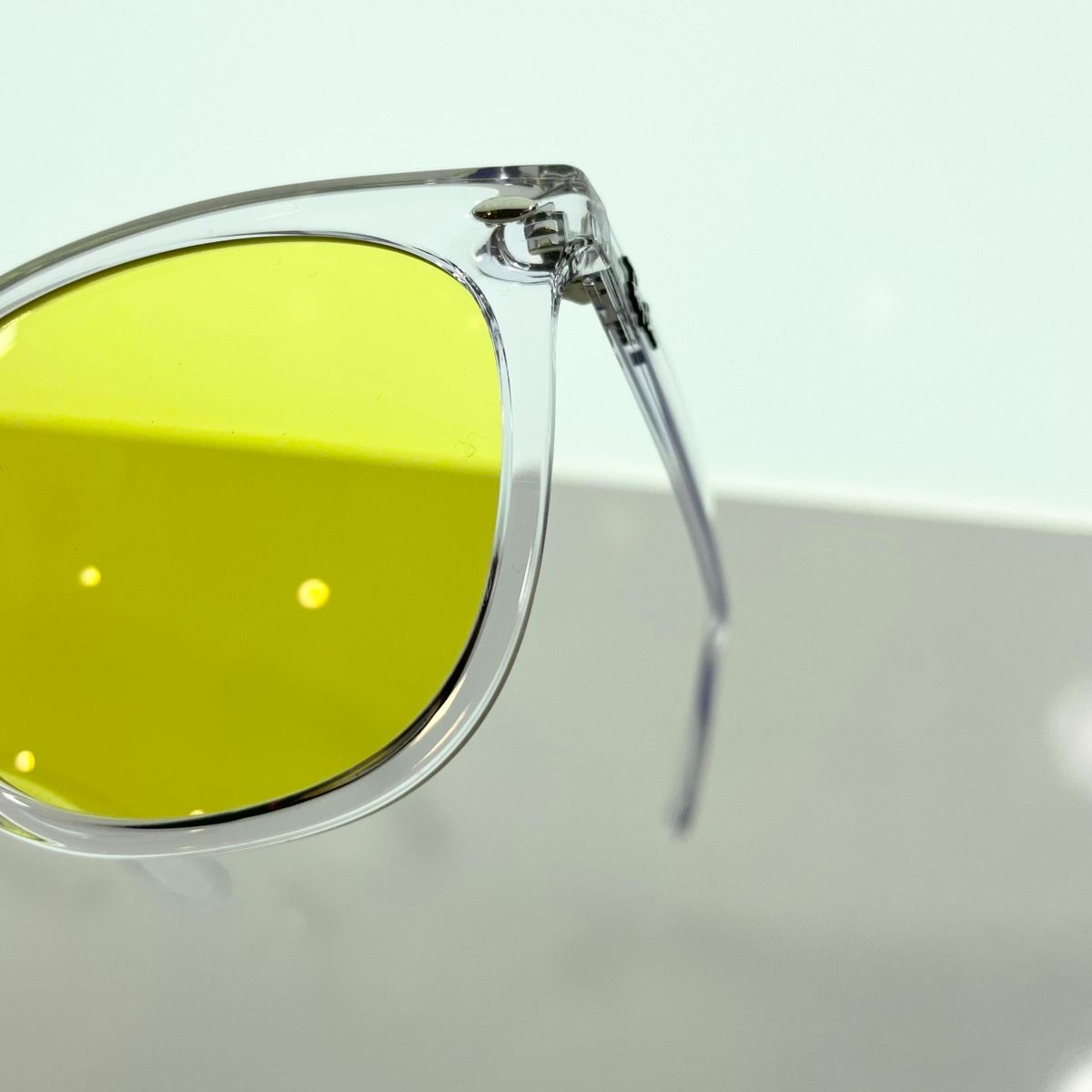 Ray-Ban レイバン クリアイエローフレーム スクエア サングラス ケース付 Ray-Ban レイバン クリアイエローフレーム スクエア サングラス