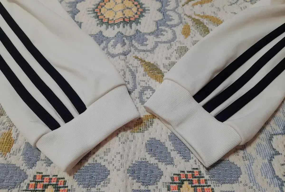 adidas アディダス