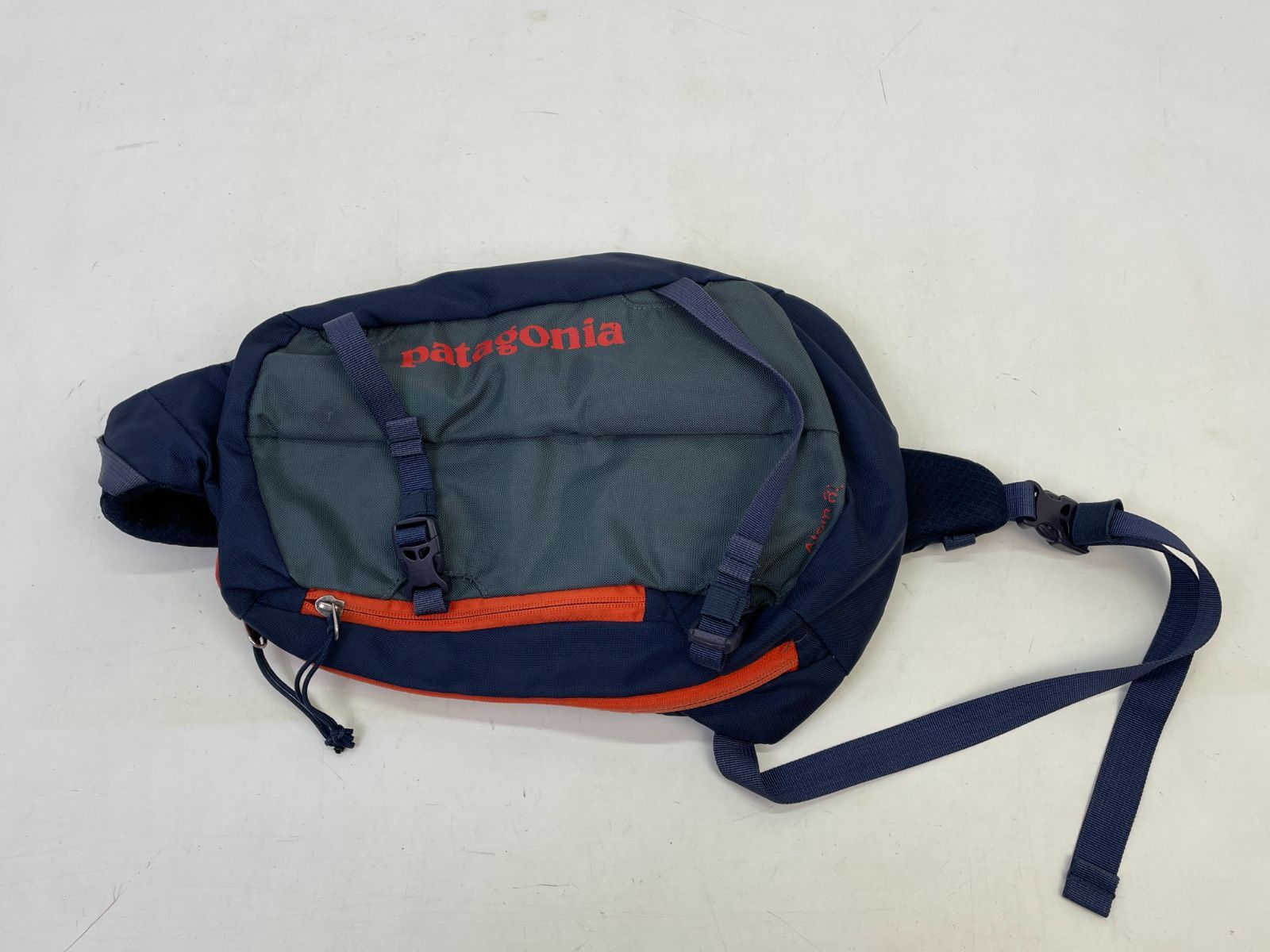 01m886 Patagonia パタゴニア ATOM SLING 8L ボディバッグ STY48261