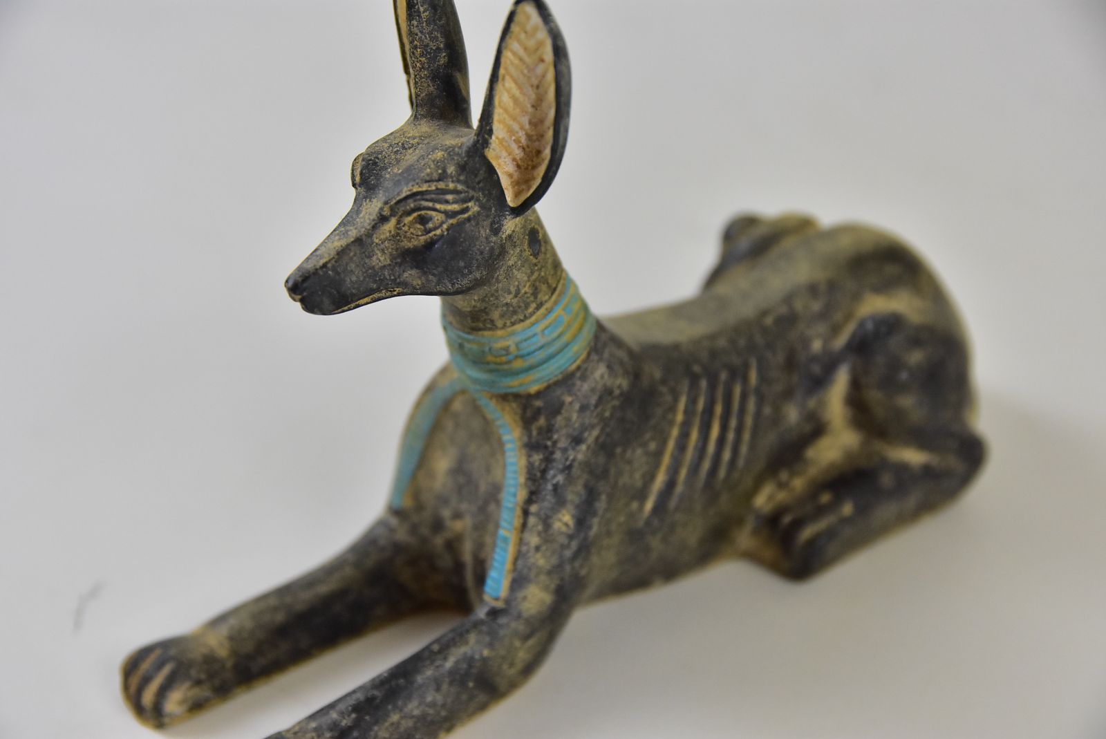 古代エジプトの神様像 アヌビス 石像 置物 手彫り アンティーク加工 黒 ROS-16, image size:1600x1069