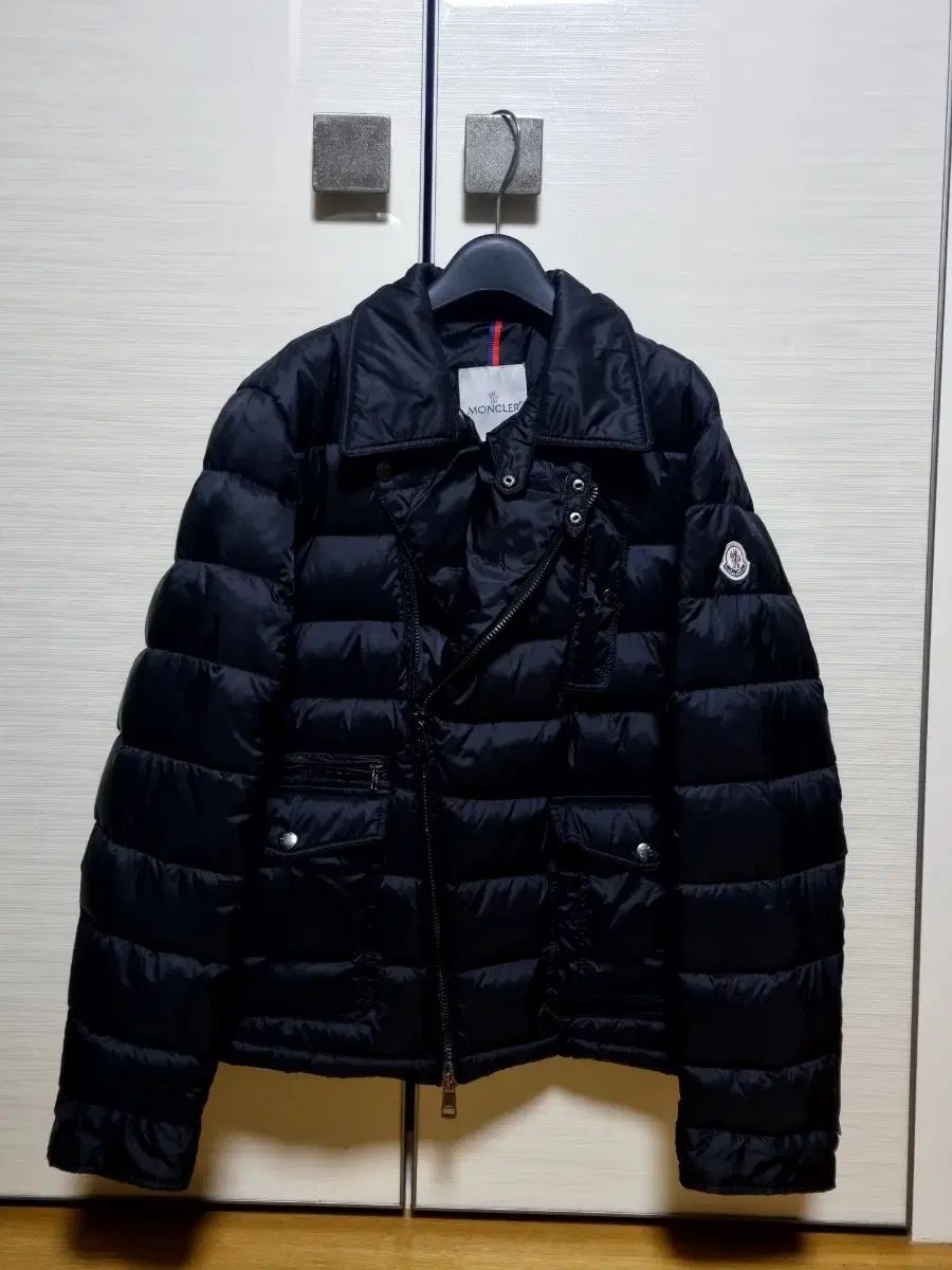 【雷市場（ポンジャン）商品韓国直送】 MONCLER(モンクレール) 軽量 ダウンジャケット ライダー ジャケット