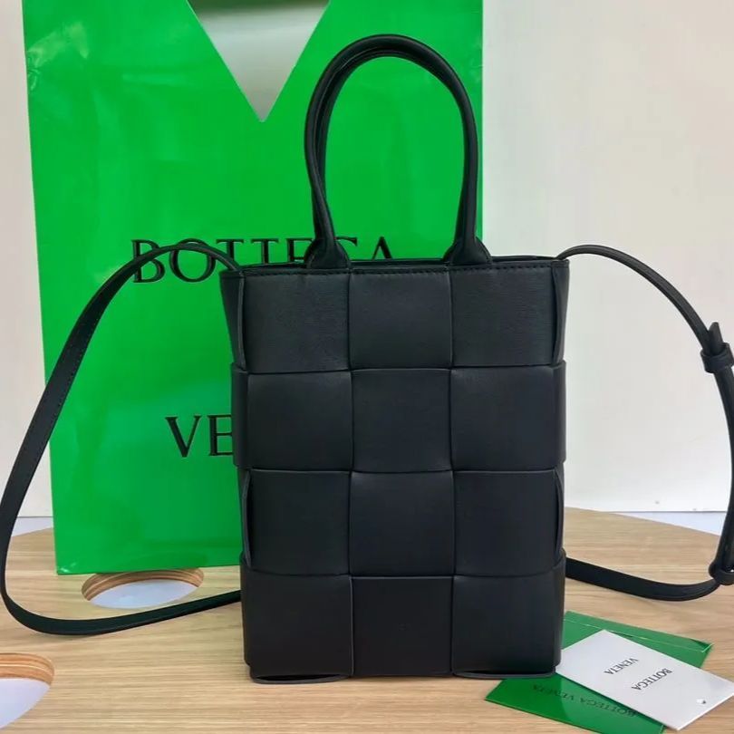 新品未使用 ボッテガヴェネタBOTTEGA VENETA cassette mini tote トートバッグ ショルダーバッグ ブラック - メルカリ