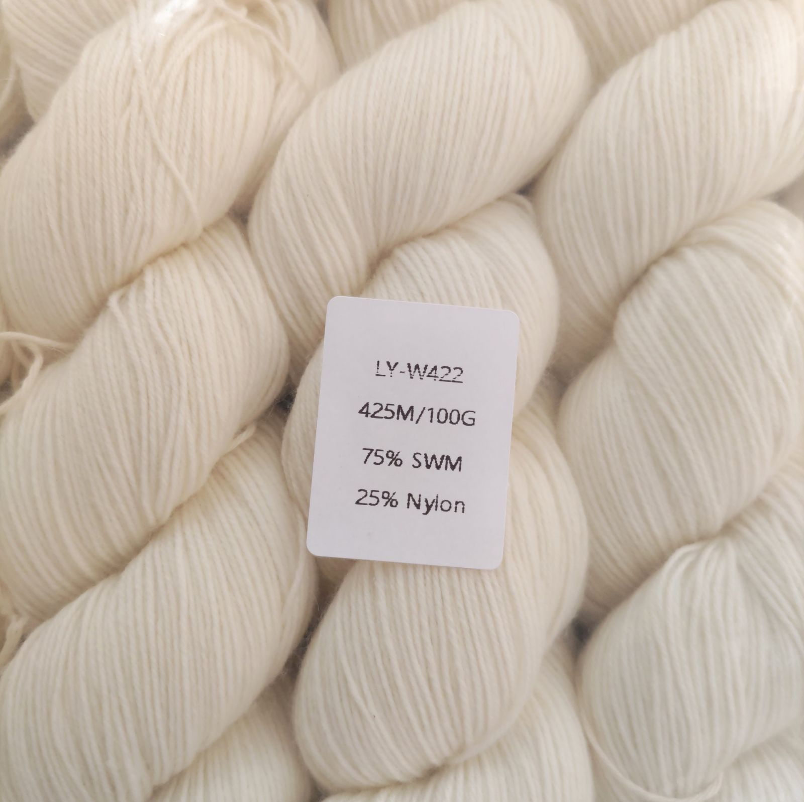 Loyalyarns 4ply メリノ ウール75% ナイロン25% W422番 - メルカリ